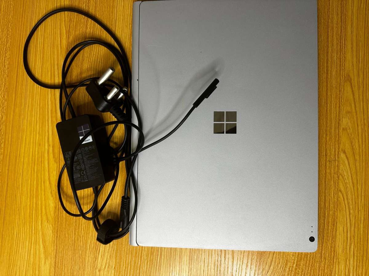 Microsoft Surface Book - Detachable 2 in 1 - 16 GB RAM - i7-6600U - 512 SSD