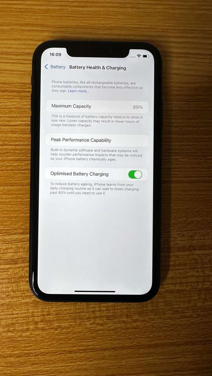 Apple iPhone 11 - 64 GB - Black