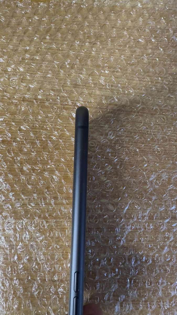 Apple iPhone 11 - 64 GB - Black