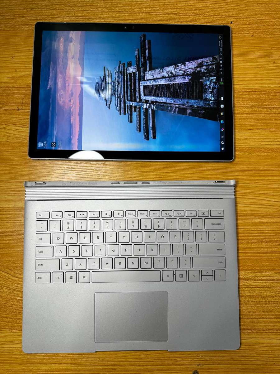 Microsoft Surface Book - Detachable 2 in 1 - 16 GB RAM - i7-6600U - 512 SSD
