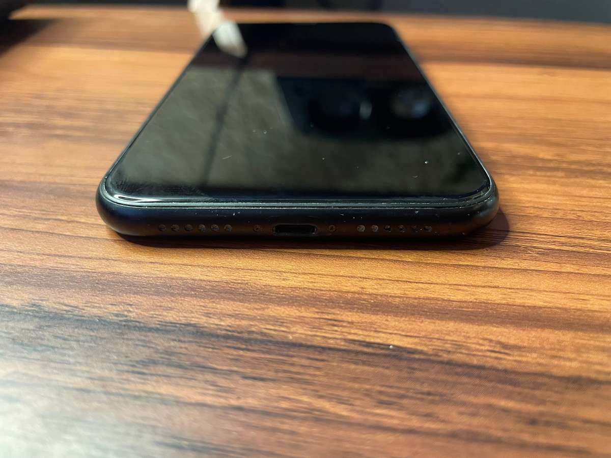 Apple iPhone XR - 64 GB - Black
