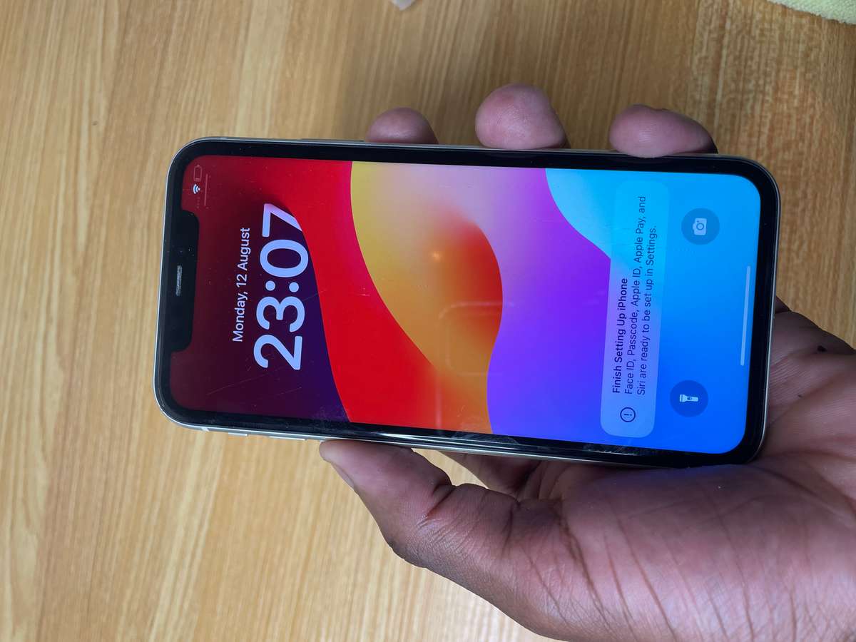 Apple iPhone 11 - 64 GB - White