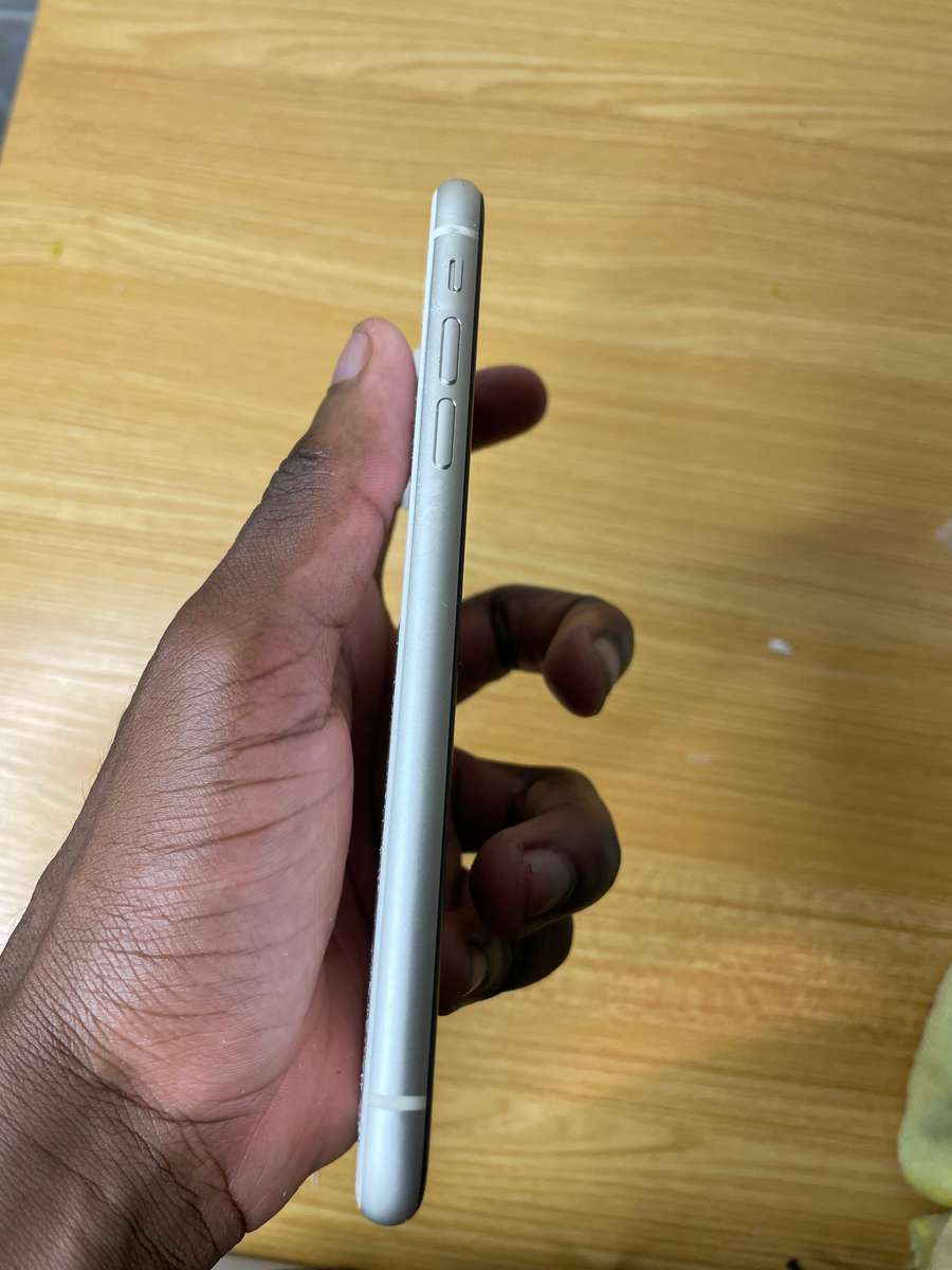 Apple iPhone 11 - 64 GB - White