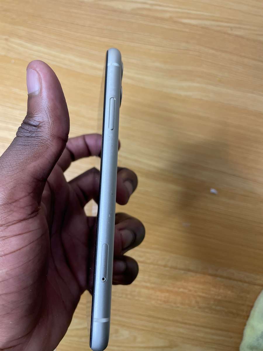 Apple iPhone 11 - 64 GB - White