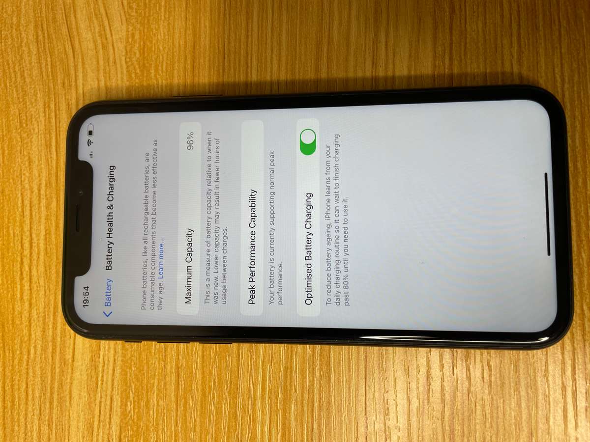 Apple iPhone XR - 64 GB - Black