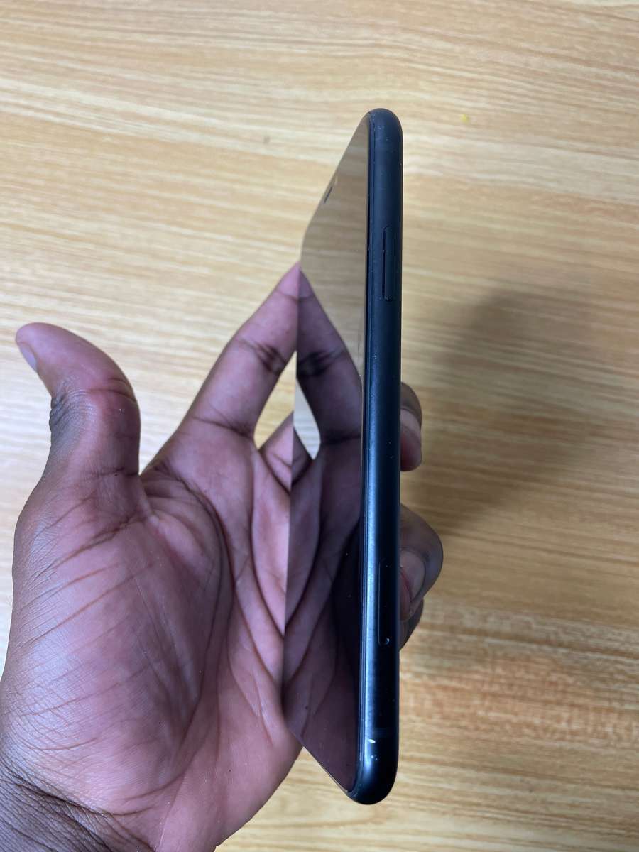 Apple iPhone XR - 64 GB - Black