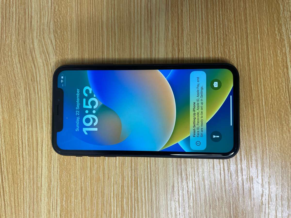 Apple iPhone XR - 64 GB - Black
