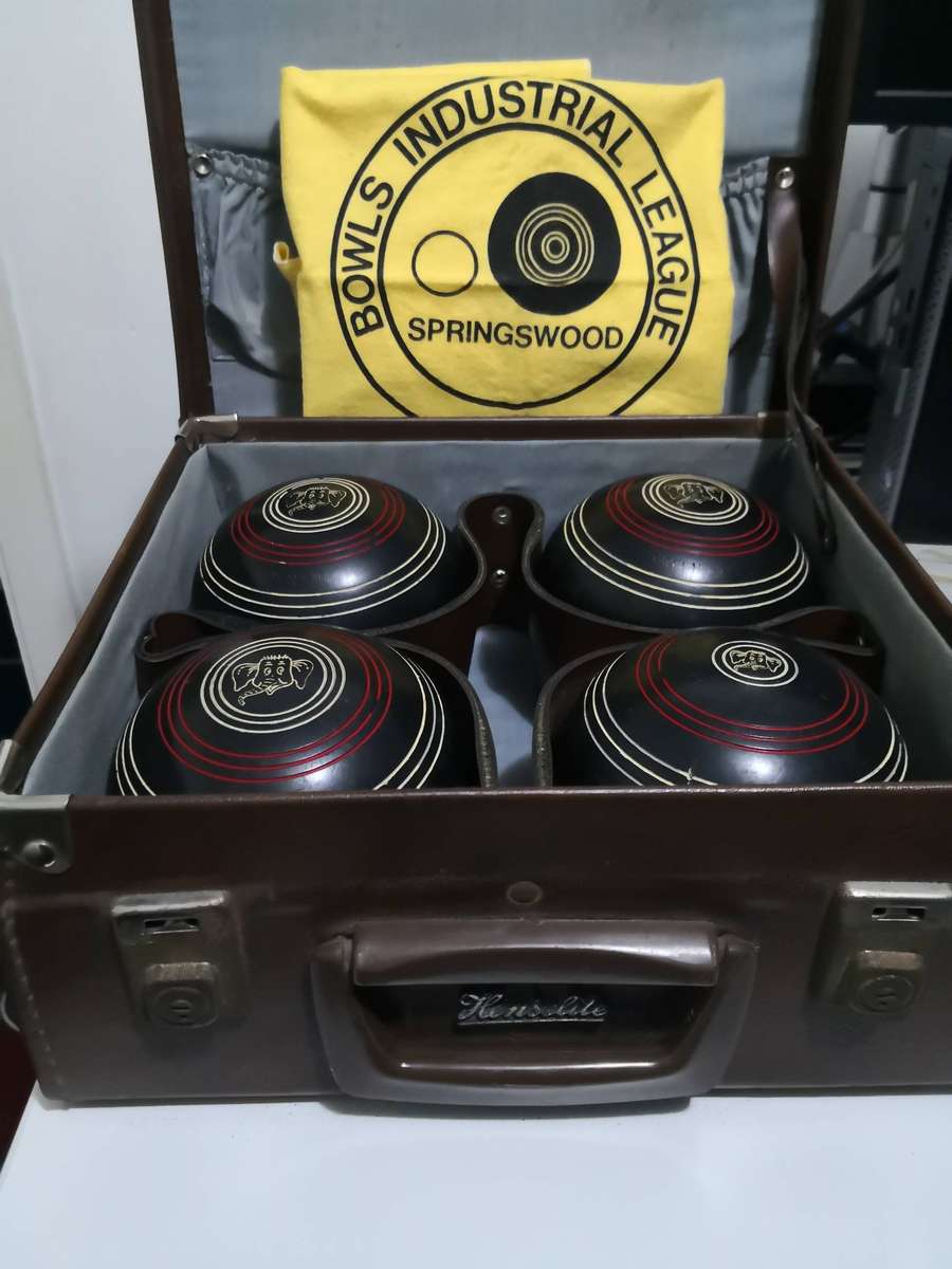 Henselite Lawn Bowls Size 00 (set of 4 in Case)