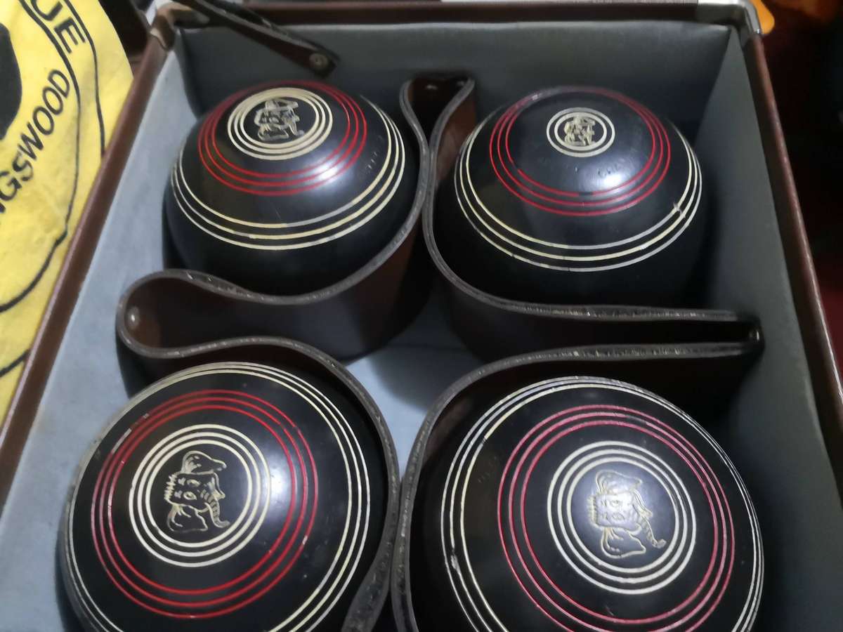 Henselite Lawn Bowls Size 00 (set of 4 in Case)