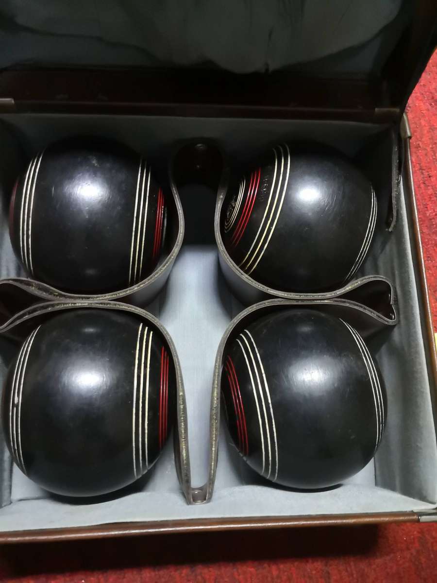 Henselite Lawn Bowls Size 00 (set of 4 in Case)