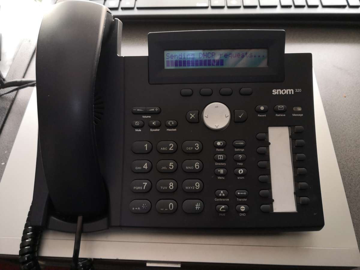 Snom 320 voip phones with new snom wired headset
