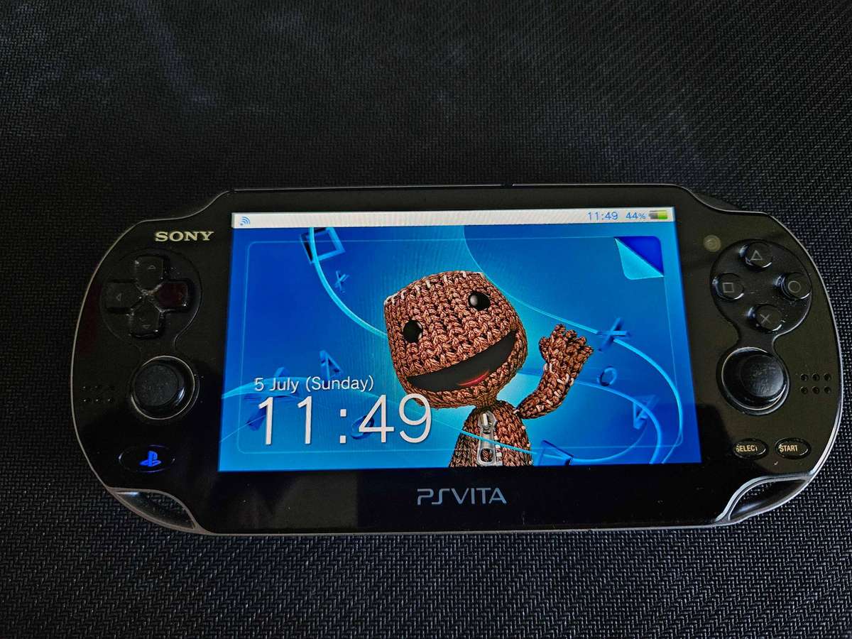 Sony PS Vita PCH-1004 (OLED Version) on CFW