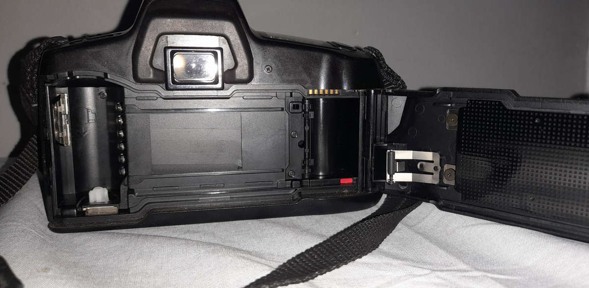 Minolta Dynax 300si 35mm SLR Film Camera