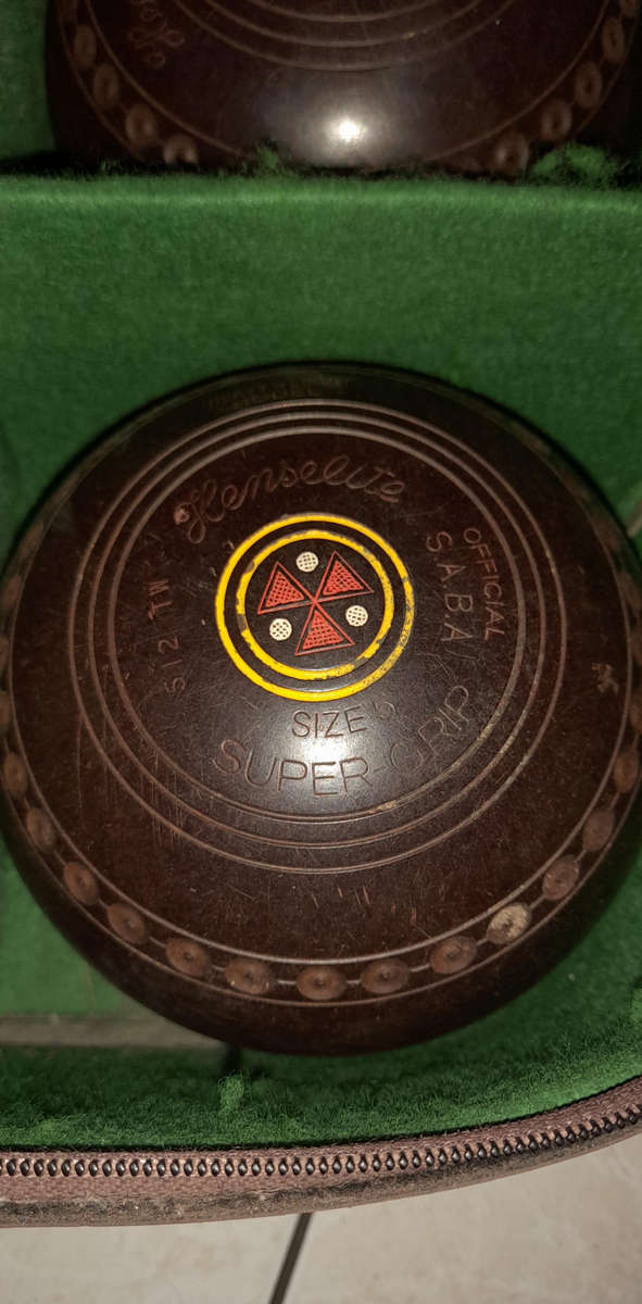 Henselite Super-Grip Size 5 Bowls in Bag