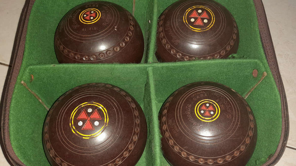 Henselite Super-Grip Size 5 Bowls in Bag