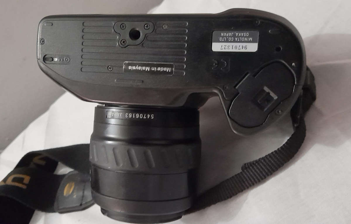 Minolta Dynax 300si 35mm SLR Film Camera