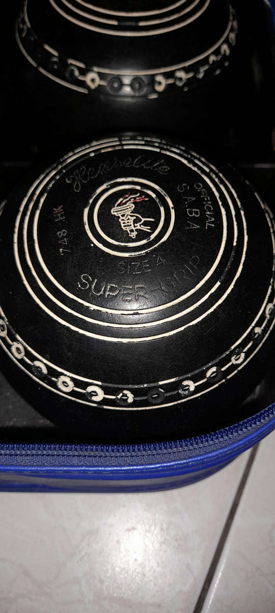 Henselite Super-Grip Size 4 Bowls in Bag