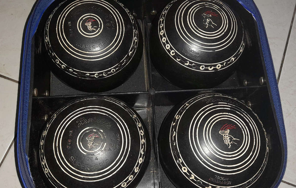 Henselite Super-Grip Size 4 Bowls in Bag