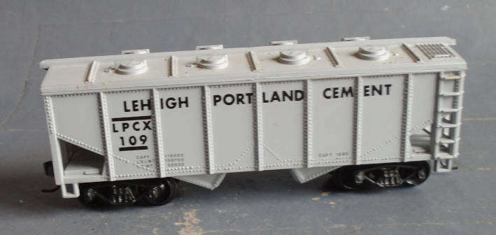 BACHMANN HO SCALE - LEHIGH PORTLAND CEMENT HOPPER