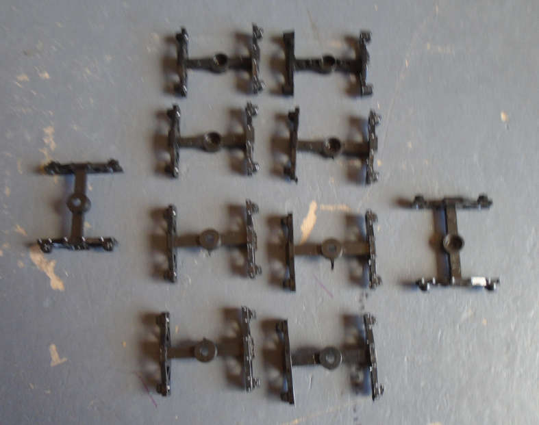 HO SCALE - 10 X US WAGON BOGIES, NEW