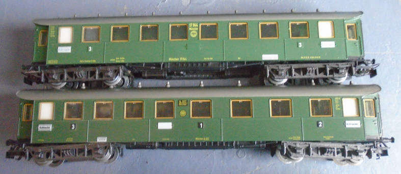 MARKLIN HO SCALE -  DB 5 X PASSENGER COACH SET, BOXED