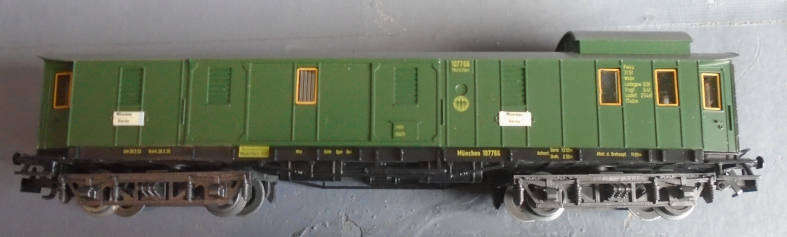 MARKLIN HO SCALE -  DB 5 X PASSENGER COACH SET, BOXED