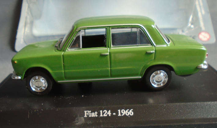 HATCHETTE 1/43 SCASLE - FIAT 124 SEDAN, CARDED