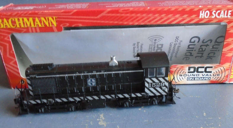 BACHMANN HO SCALE - SANTA FE S4 DIESEL LOCO, BOXED, DCC & SOUND