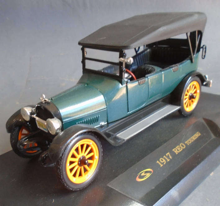 ROAD SIGNITURE 1/24 SCALE - 1917 REO TOURER