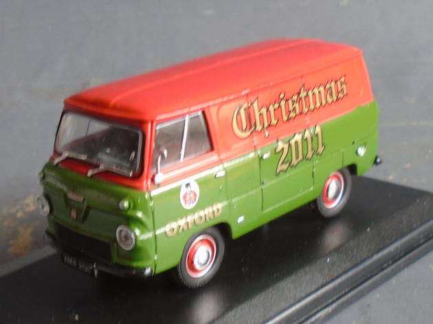 OXFORD 1/43 SCALE - THAMES CHRISTMAS 2011, BOXED