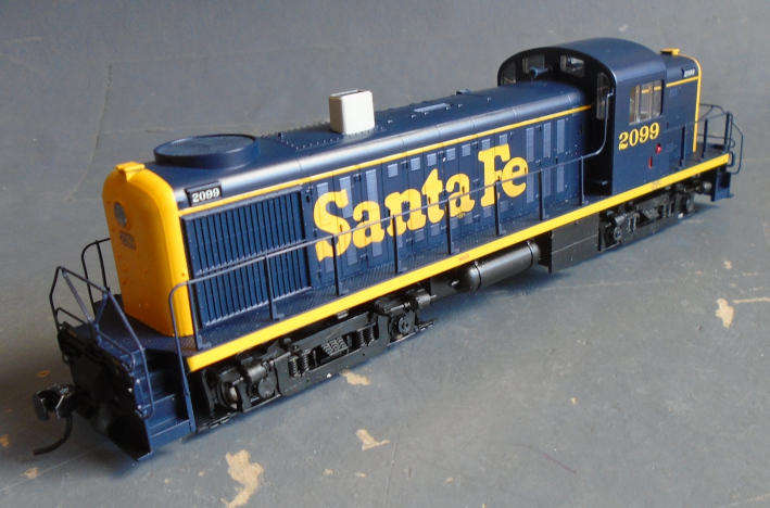 WALTHERS PROTO 1000 HO SCALE - SANTA FE RS2 DIESEL LOCO W/DIRECTIONAL LIGHTING, BOXED