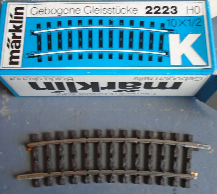 MARKLIN HO SCALE - 2223 K TRACK 6 X 1/2 CURVED TRACK, BOXED