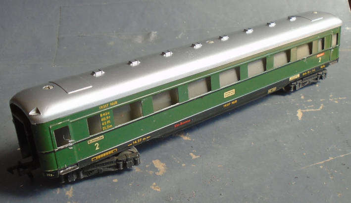 FLEISCHMANNM HO SCALE - 2nd CLASS GERMAN PASSENGER TIN PLATE COACH W/LIGHT FITTINGS, NOT TESTED
