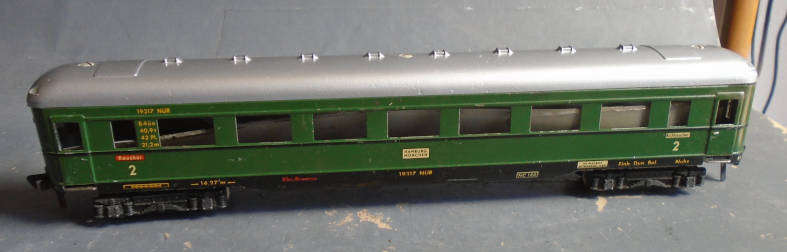 FLEISCHMANNM HO SCALE - 2nd CLASS GERMAN PASSENGER TIN PLATE COACH W/LIGHT FITTINGS, NOT TESTED