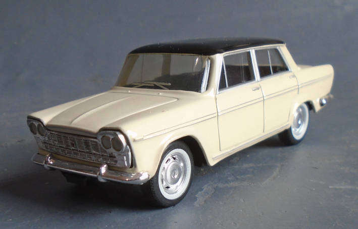 NOPREV 1/43 SCALE - FIAT 2300 SEDAN