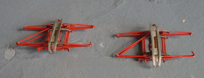 ROCO HO SCAKE - 2 X PANTOGRAPHS