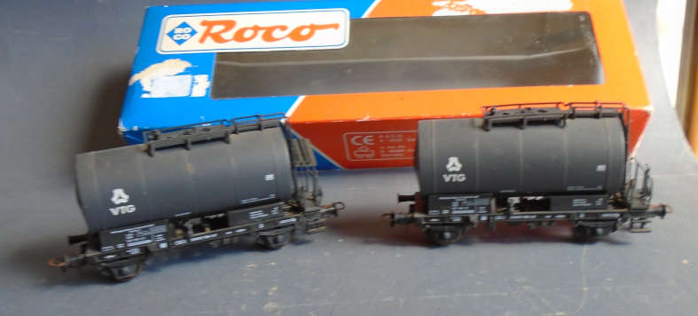 ROCO HO SCALE - 2 X VYG TANKER WAGONS, BOXED
