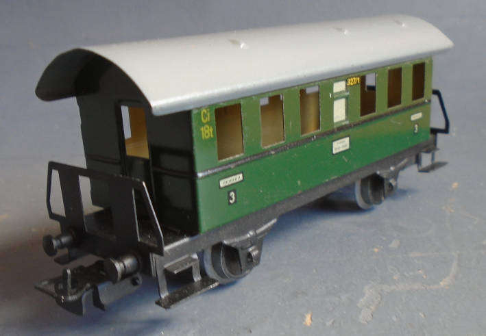 MARKLIN HO SCALE - 3rd CLASS PASSENGER WAGON