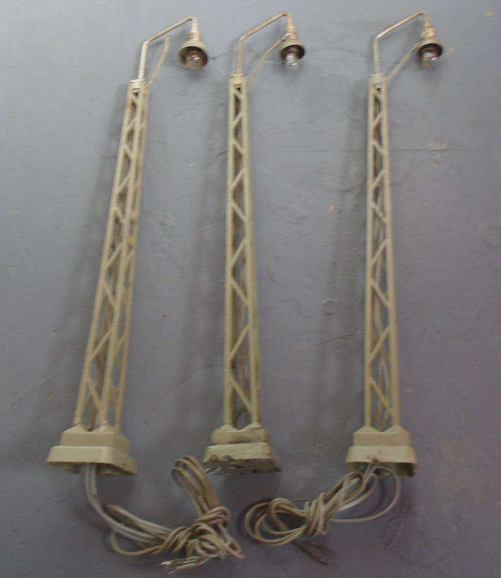 MARKLIN HO SCALE - 3 X PYLON STREET LAMPS