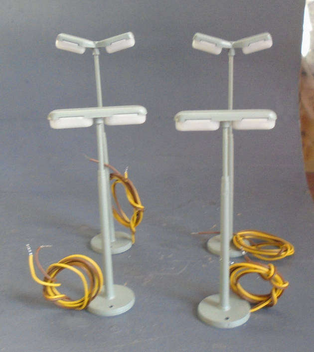 MARKLIN HO SCALE - 4 X DOUBLE STREET LAMPS