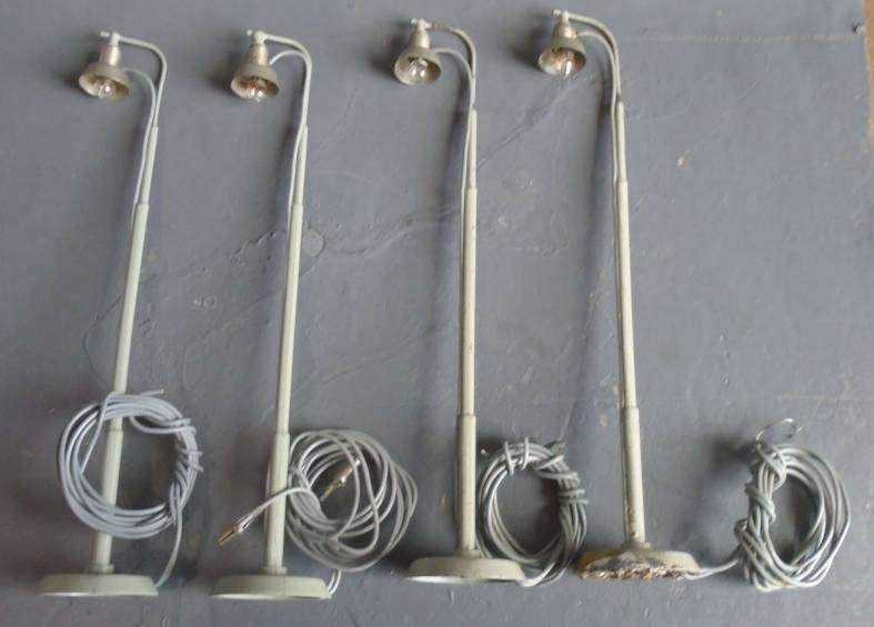 MARKLIN HO SCALE - 4 X STREET LAMPS
