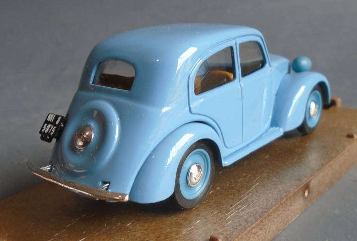 BRUMM 1/43 SCALE - FIAT 508 1100 SEDAN, BOXED