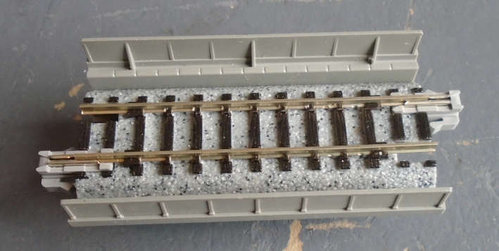 KATO N SCALE - S62 STRAIGHT TRACK WITH RISERS