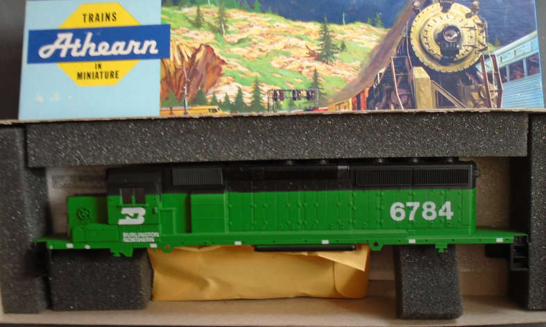 ATHEARN HO SCALE - BN DIESEL SD40-2 BODY ONLY, BOXED