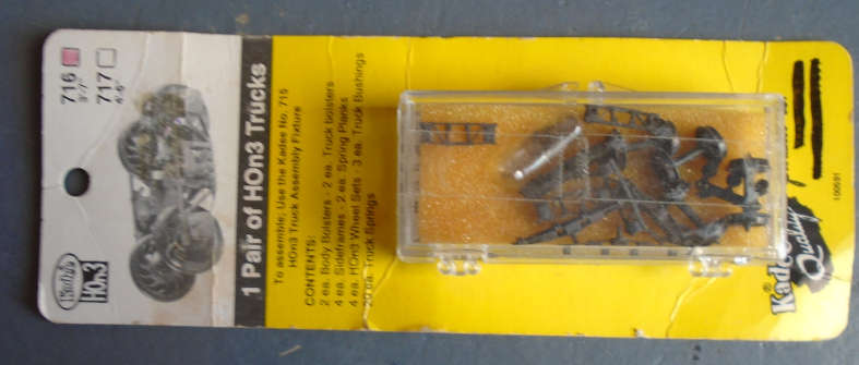 KADEE HOn3 SCALE - 1 PAIR TRUCKS 3'7" - CARDED