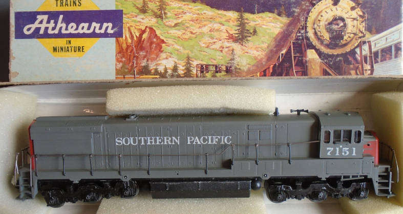 ATHEARN HO SCALE - U28-C SOUTHERN PACIFIC DIESEL LOCO, BOXED