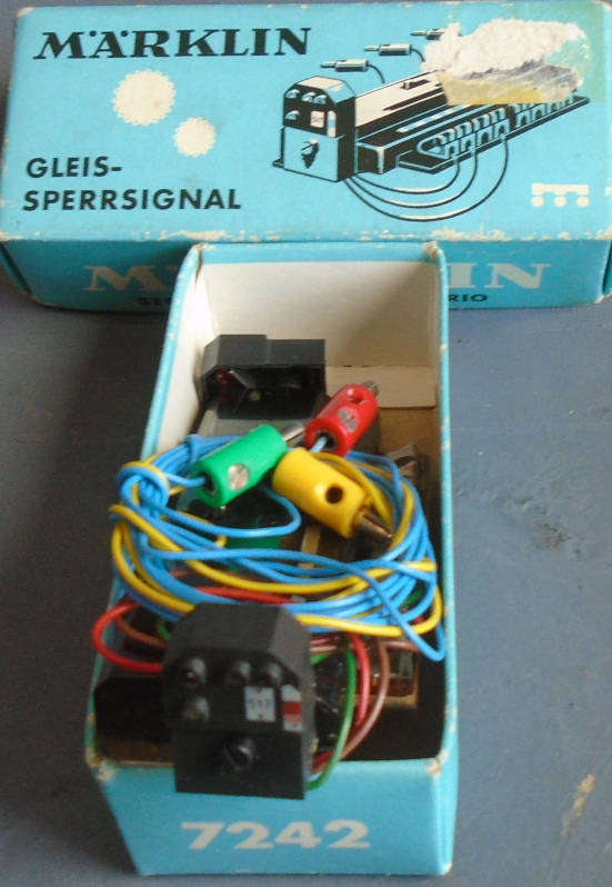MARKLIN HO SCALE - 7242 DERAILER SIGNAL, BOXED