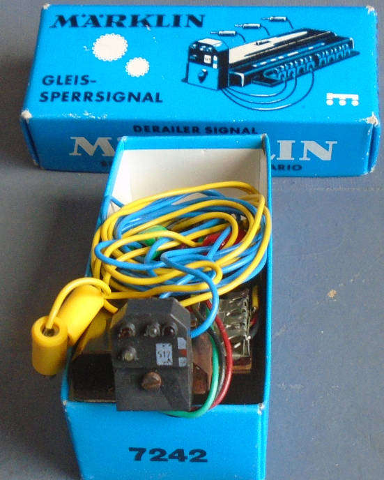 MARKLIN HO SCALE - 7242 DERAILER SIGNAL, BOXED