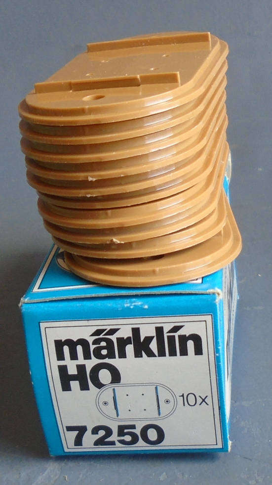MARKLIN HO SCALE - 7250 10 X BASE PLATES, BOXED