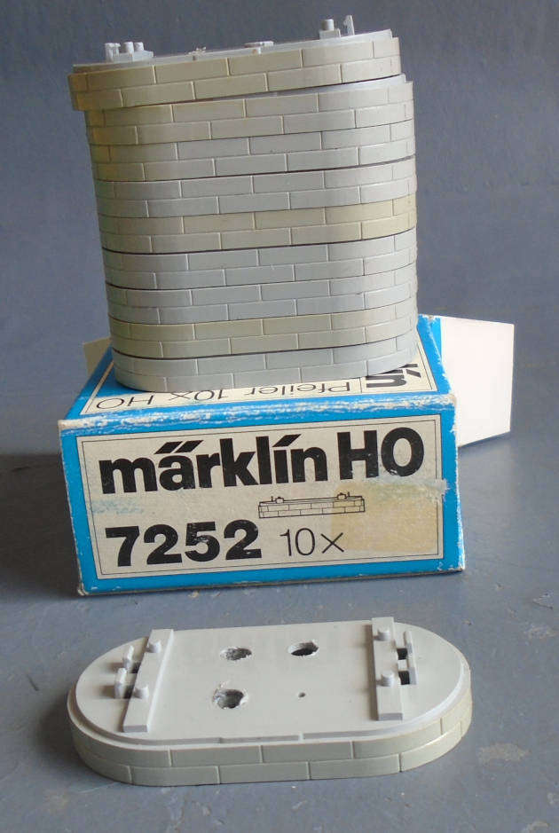 MARKLIN HO SCALE - 7252 10 X PIERS, BOXED
